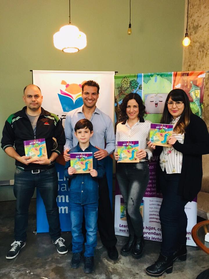 Ezequiel Tozzi y Valentín Tozzi en la presentación del libro Cosas que hablan