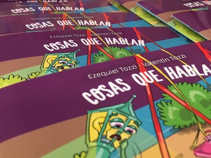 Portada del libro Cosas que hablan del escritor y bloguero Ezequiel Tozzi