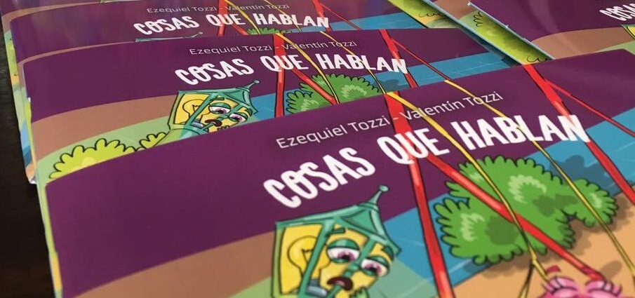 Portada del libro Cosas que hablan del escritor y bloguero Ezequiel Tozzi